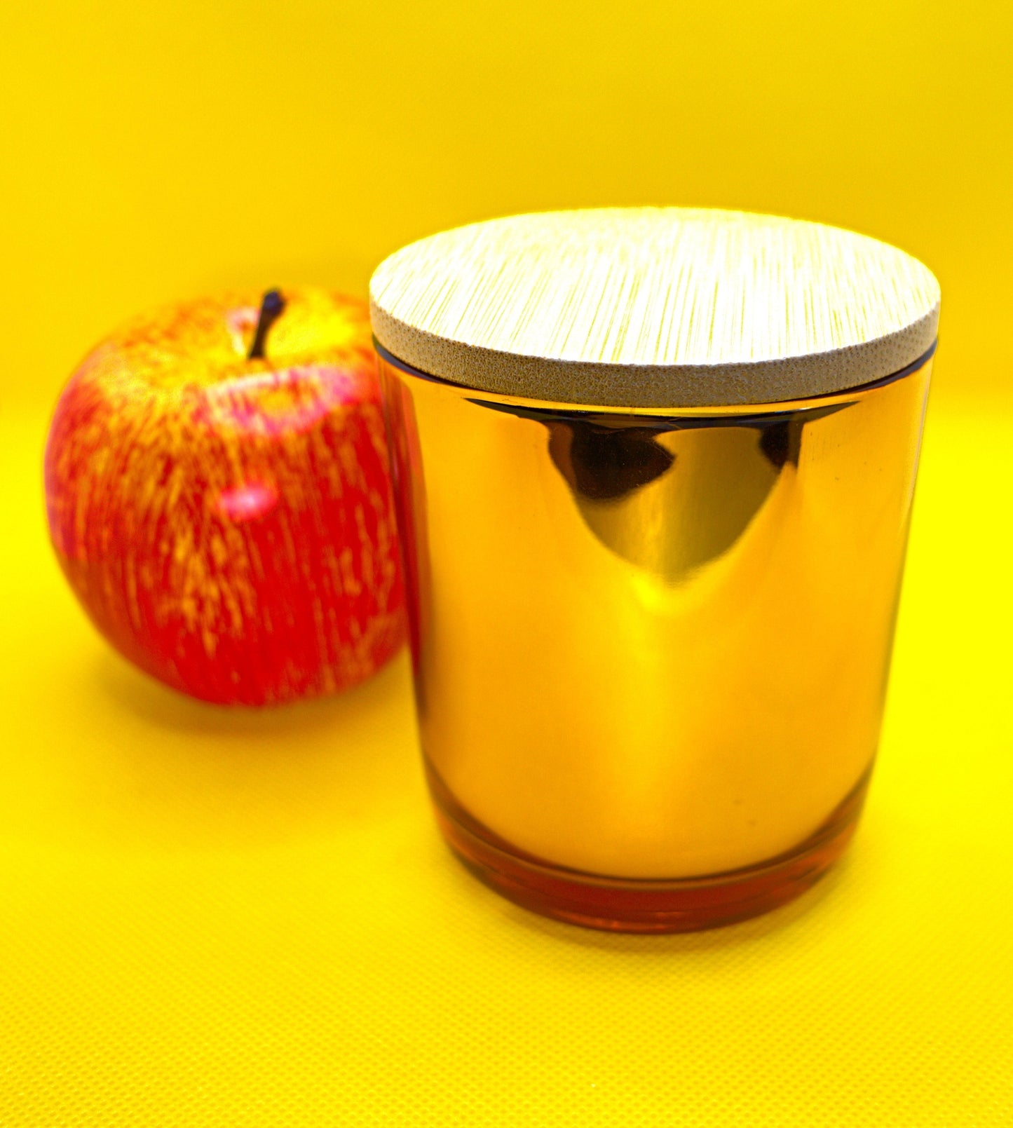 4 oz, 7 oz, 9 oz and 12 oz Apple Harvest Candle (Strong fragrance) Like standing in the orchard.
