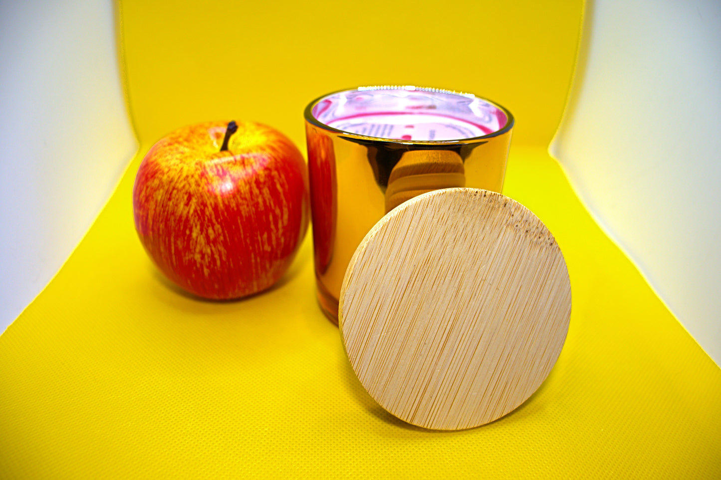 4 oz, 7 oz, 9 oz and 12 oz Apple Harvest Candle (Strong fragrance) Like standing in the orchard.