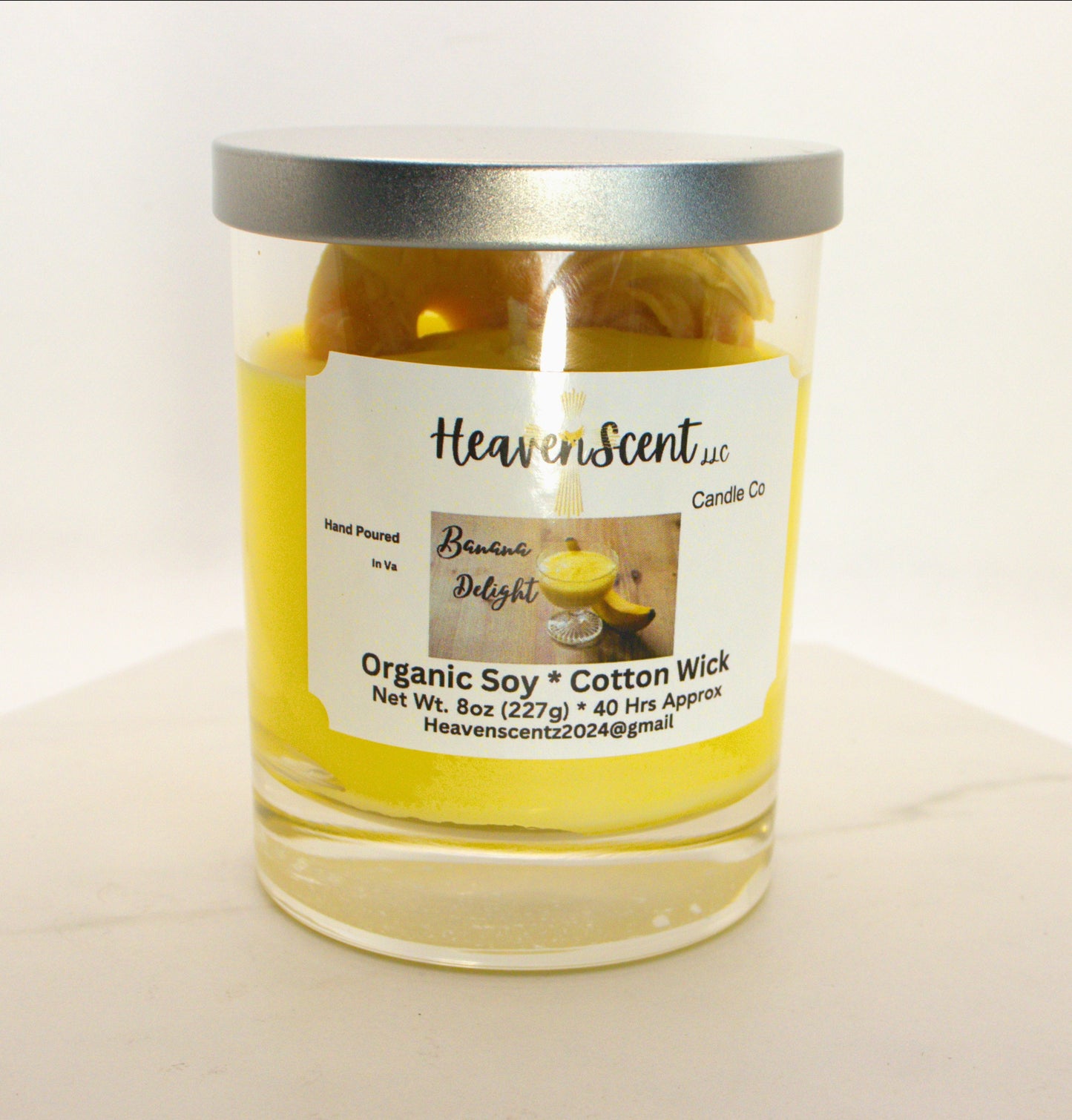 8 oz Banana Delight Cookies in the middle Candle (Slightly strong to Strong fragrance)