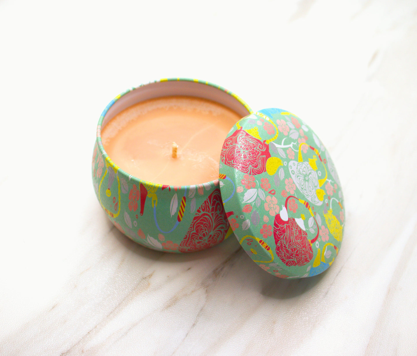 3.5 oz Cosmo Teapot Candle (Slight strong to Strong fragrance)