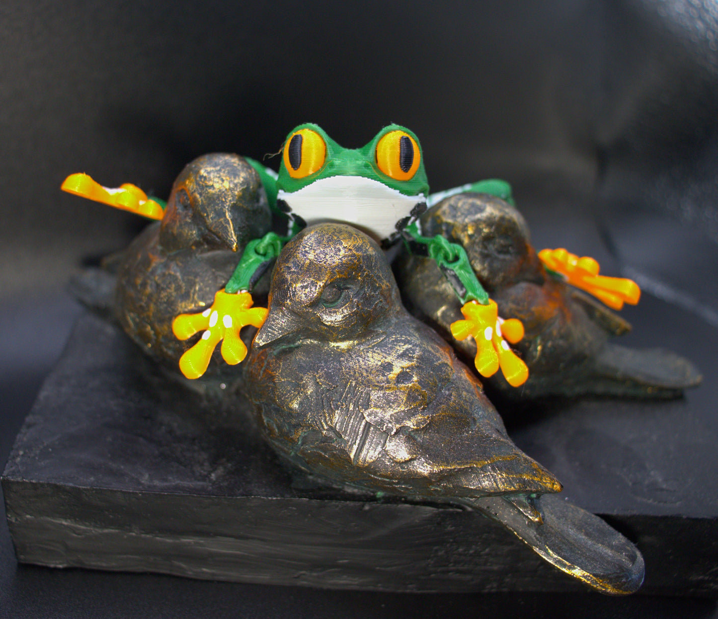 Frog-The Thing Orange Eyed Tree (Orange and green)