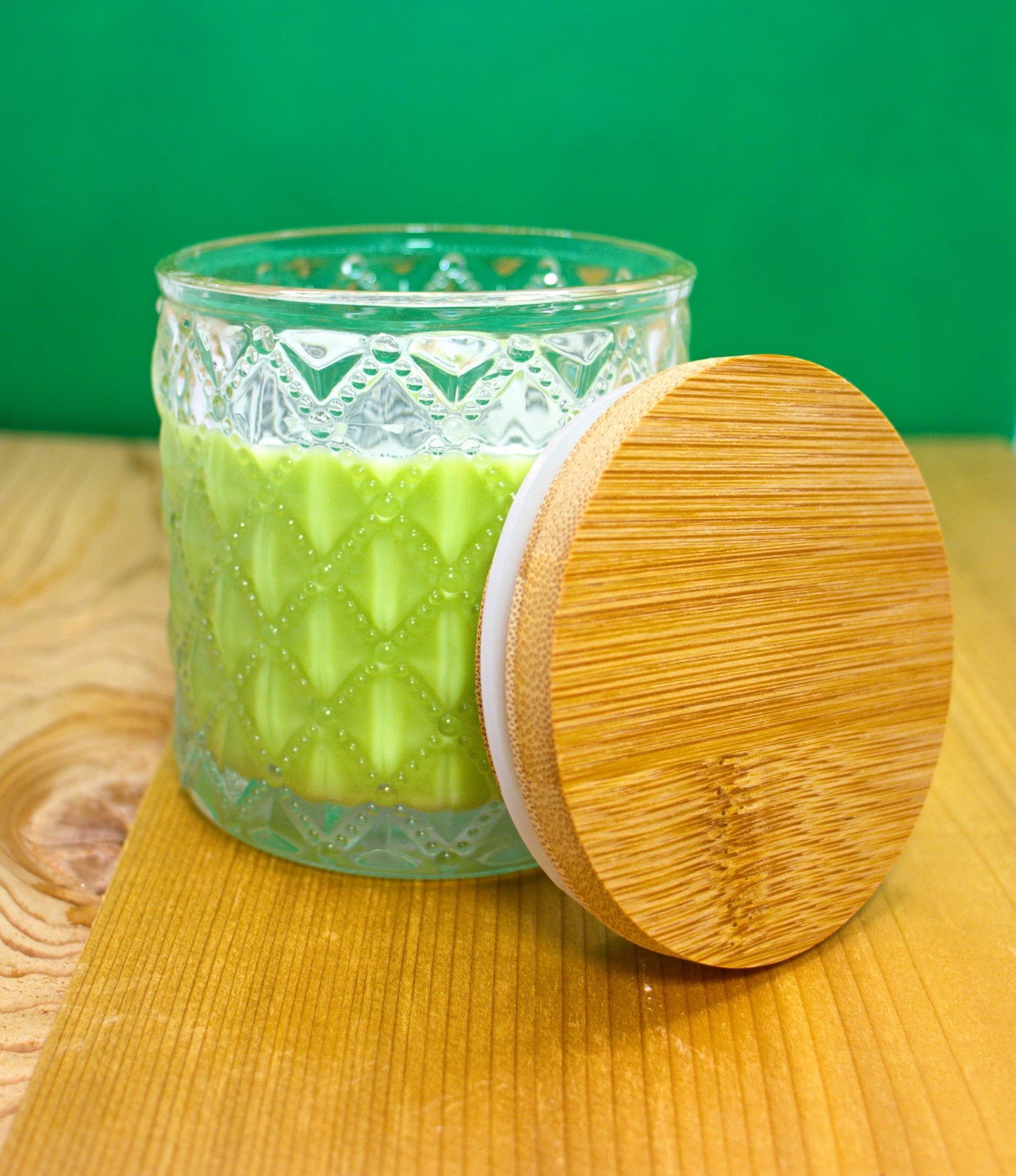 3 oz, 4 oz & 7 oz Spicy Apple Candles. (Strong fragrance)