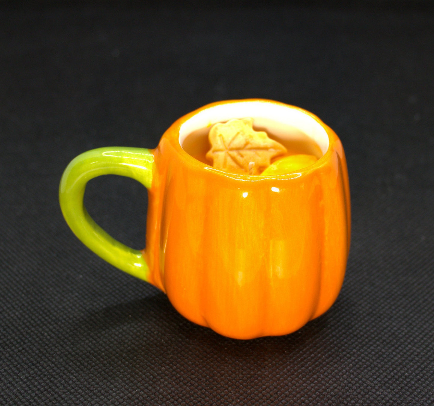 1.5 oz to 4oz Pumpkin Latte Mini Mug candles (Slightly strong to strong fragrance)