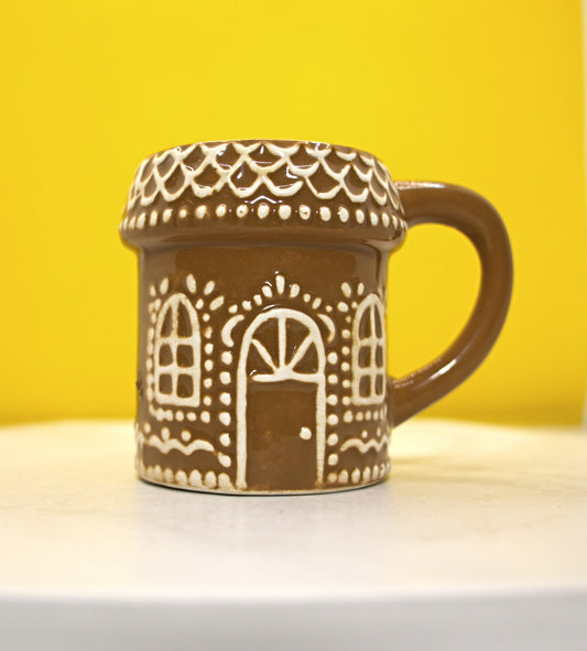 2 oz Gingerbread House mini mug candles